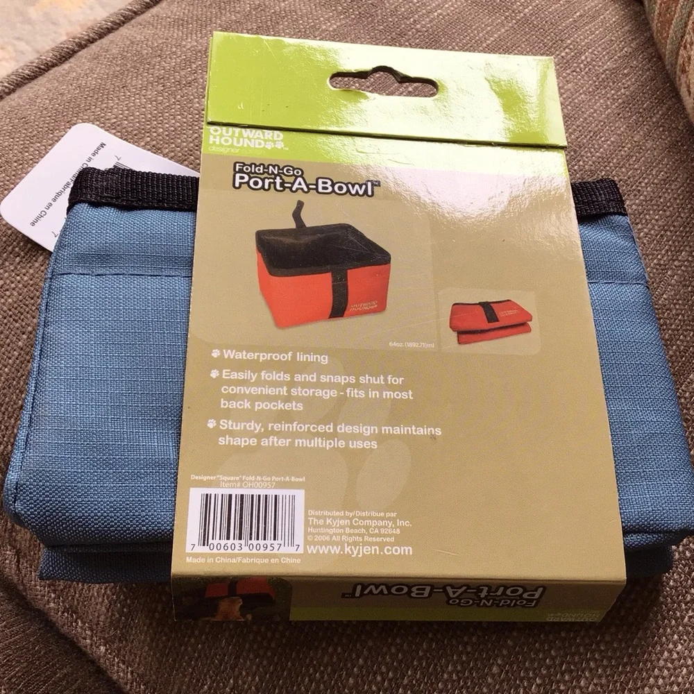 Outward Hound Fold-N-Go Port-A-Bowl. NWT